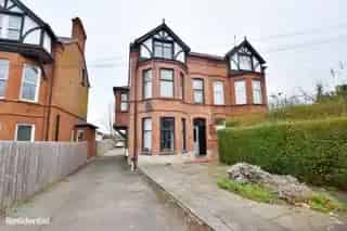 Modern Ground Floor Apartment - Fully Furnished