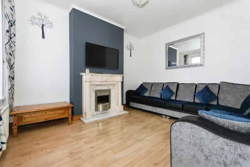 5 Bedroom House With 3 Reception Rooms and 2 Shower Rooms