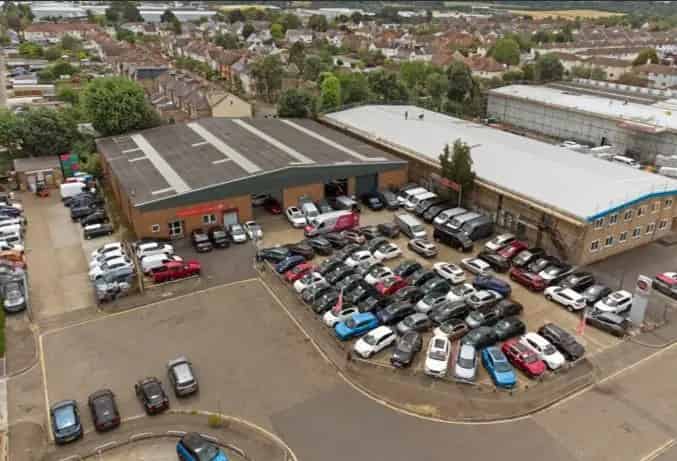 Industrial Warehouse Unit Chelmsford - Refurbished with Ample Parking