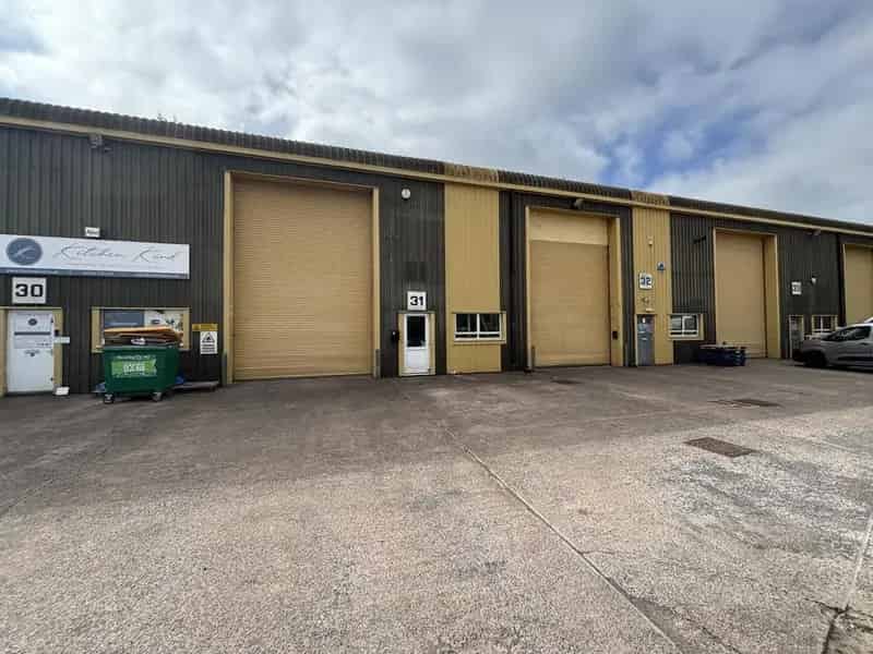 Warehouse Unit To Let 1427 Sqft