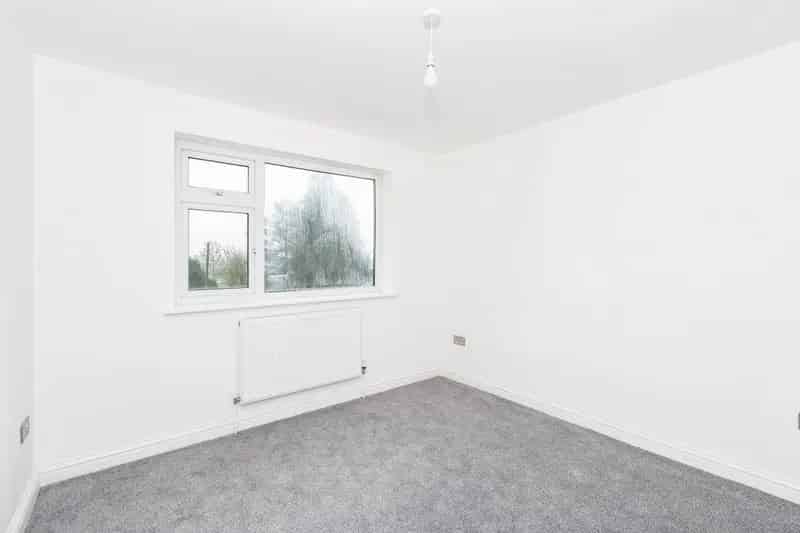4 or 5 Bedroom House Morriston - Newly Refurbished