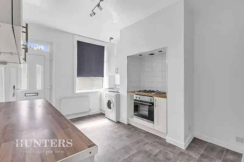 2 bedroom House
 For Sale 
Total Size: 928 SQ FT