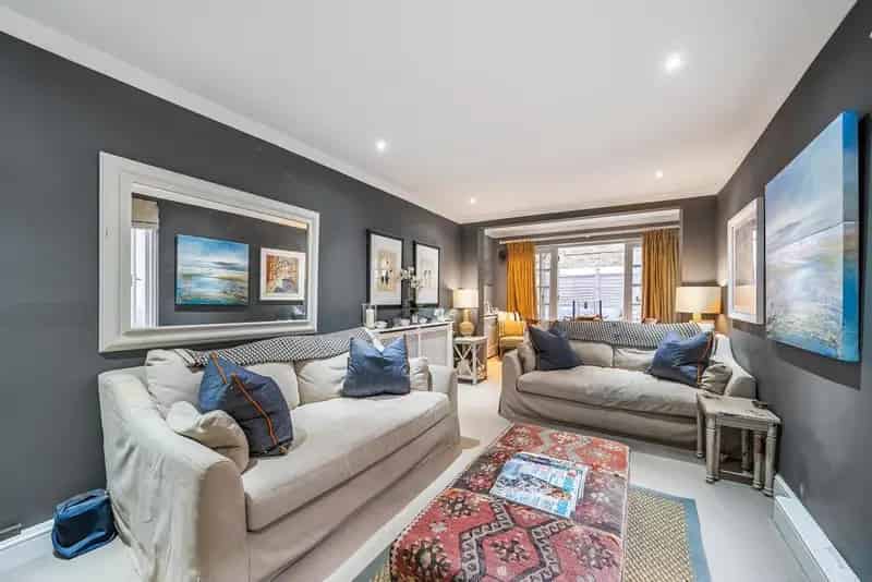 Spacious Two Double Bedroom Ground Floor Flat with Private Garden