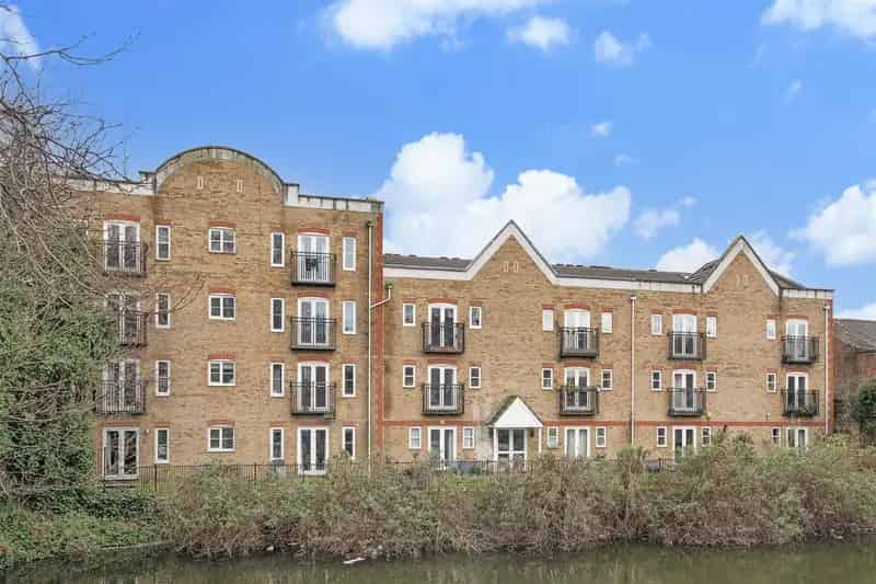 2 Bedroom Flat House to Rent near Regents Canal