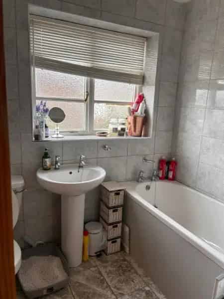 3 Bed House with Garden Parking Great Transport Links