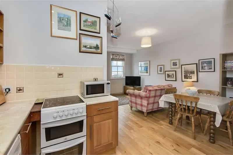 2 Bed Seafront Flat with Private Parking