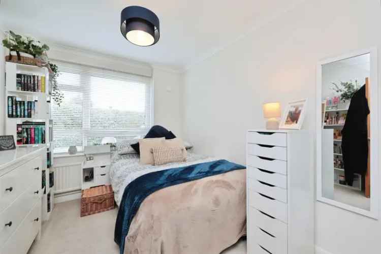 3 Bed House with Open Plan Living and Garage