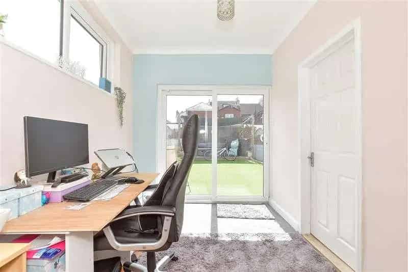 3 Bed House for Sale Near Schools and Transport Links