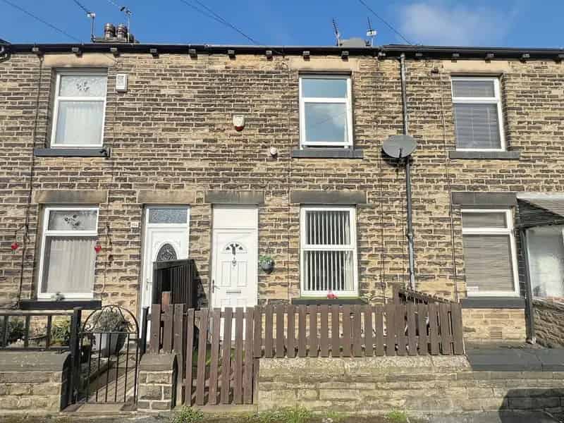 2 Bedroom Terraced House for Sale Near Wellington Primary School