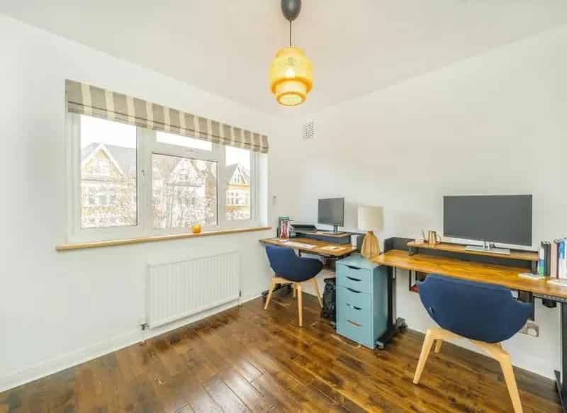 Wimbledon 2 Bed Maisonette - Modern, Renovated, No Onward Chain