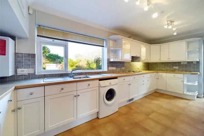 3 Bedroom Detached House Near Beach For Sale