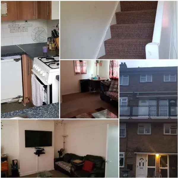 Flat For Rent in Castle Point, England