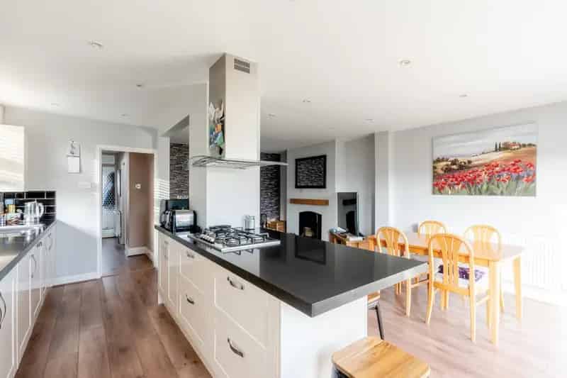 4 Bedroom End of Terrace House for Sale
