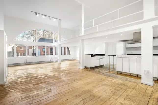 Flat for sale in Shoreditch High Street, London E1