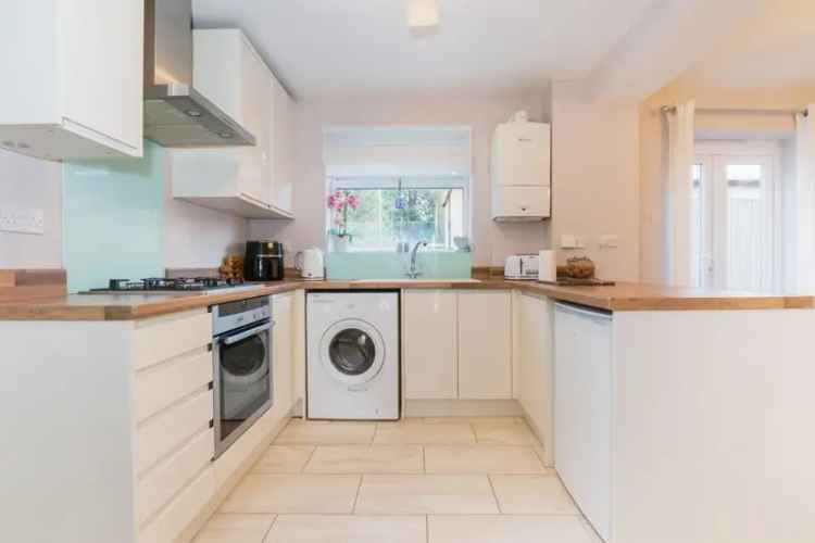 Bitterne Park Family Home: 4 Beds, Modern Kitchen, Garden Outbuilding