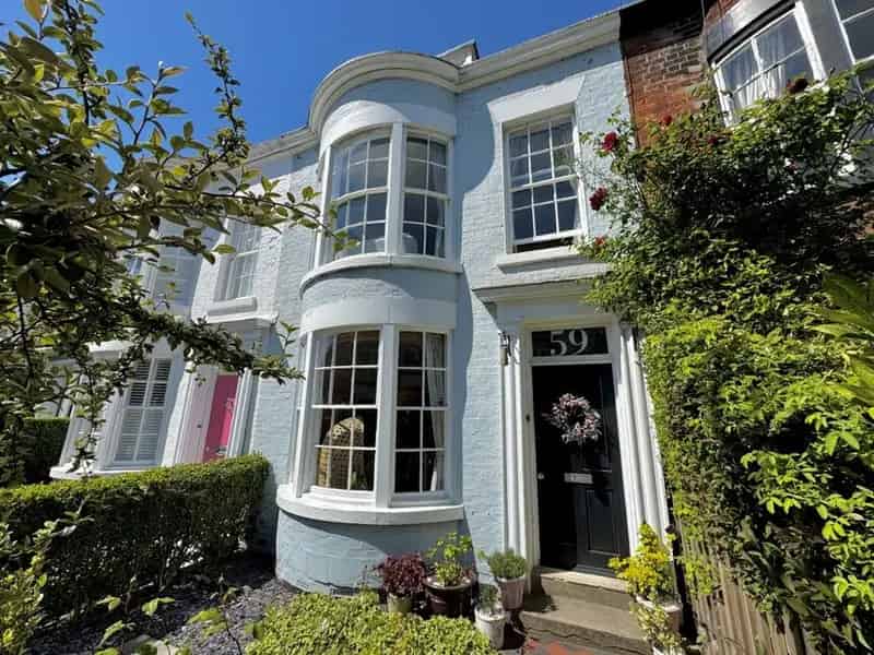 3 Bedroom Mid Terrace House for Sale Scarborough