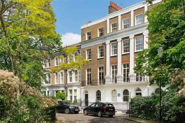 Terraced House for Sale in Carlyle Square Chelsea SW3