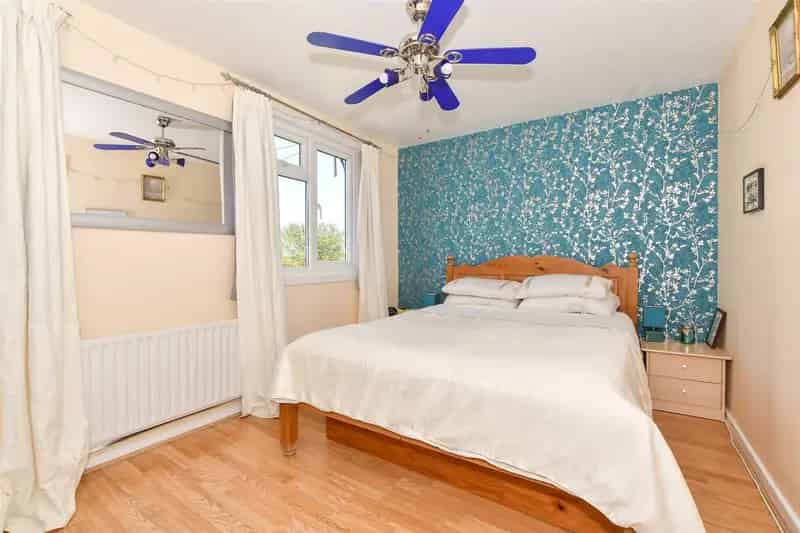 4 Bedroom End of Terrace House for Sale