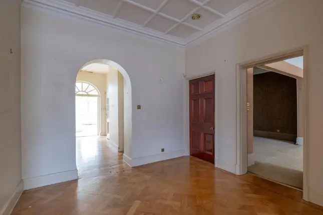 Flat for sale in Eton Avenue, Belsize Park, London NW3