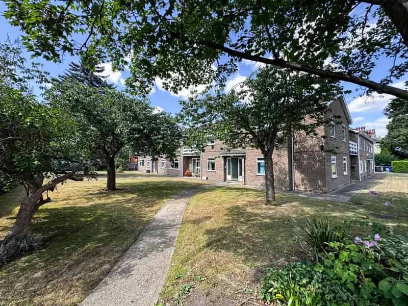 2 Bedroom Flat for Sale in Cambridge Ely Newmarket