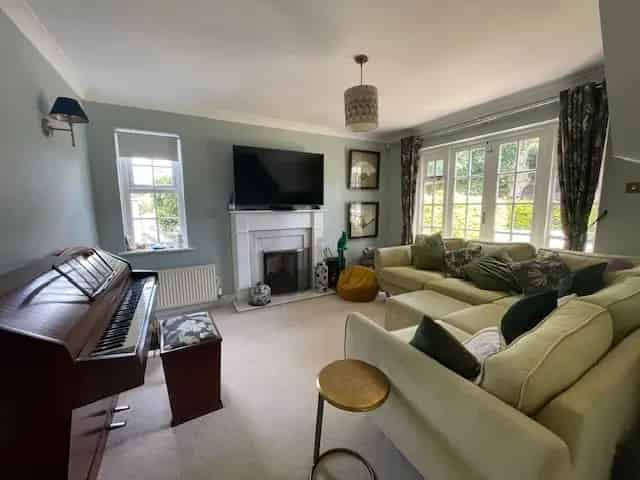 Spacious Detached Family Home in Gated Development