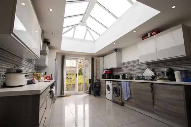 7 Bedroom Student House En-Suite Modern Open Plan Kitchen