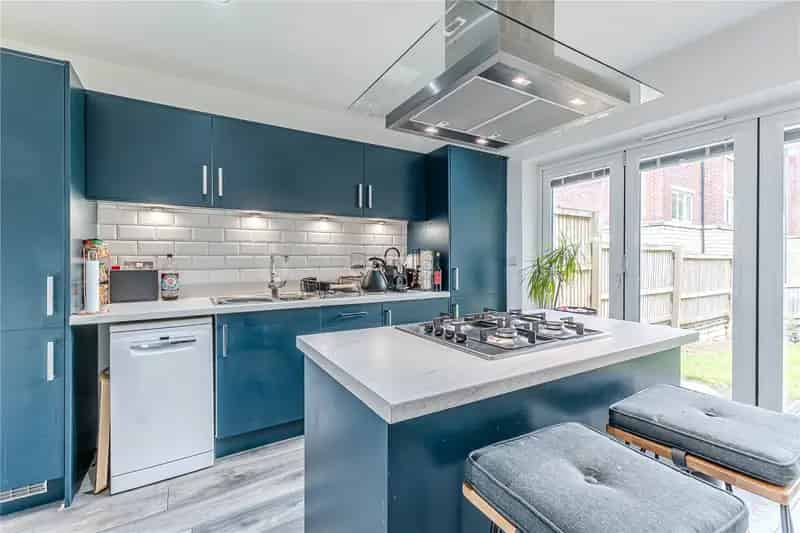 3 Double Bedroom Townhouse Near Canal Walks and Forge Train Station
