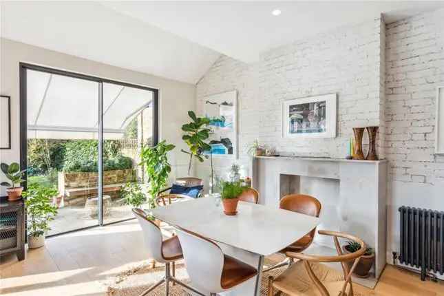 Semi Detached House for Sale in Ascott Avenue London W5