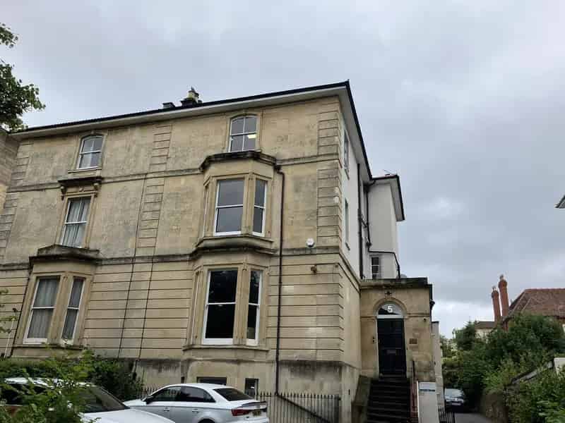 Refurbished Office near Whiteladies Road 6 Parking Spaces