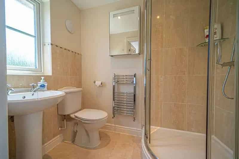 4 bed house for sale