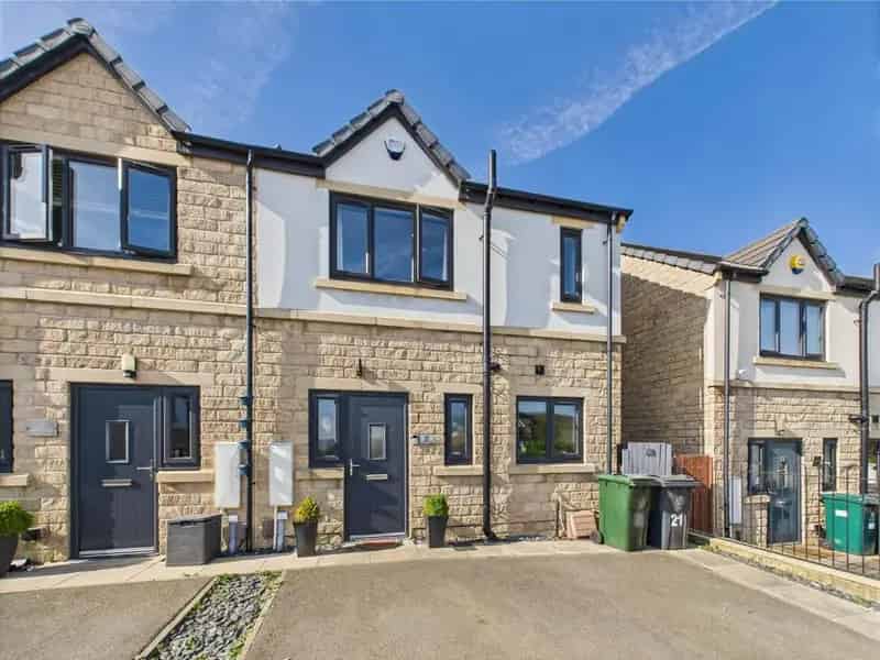 3 Bedroom Semi-Detached House for Sale