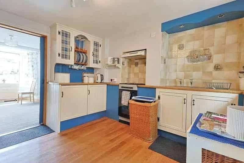 2 bed house for sale