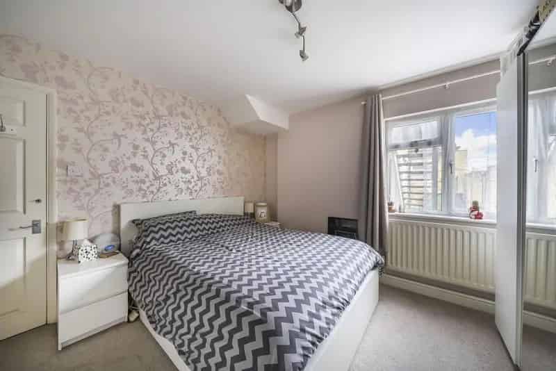 Two Bedroom Period Maisonette with Off Street Parking