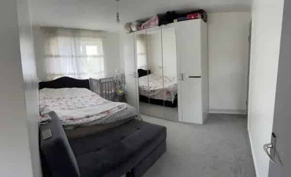 Modern 1-Bed Maisonette Near Canvey Island - Large Garden