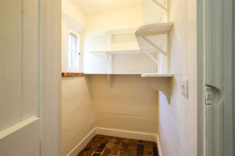 2 Bedroom Grade II Listed Cottage to Rent Fulbourn Manor Estate