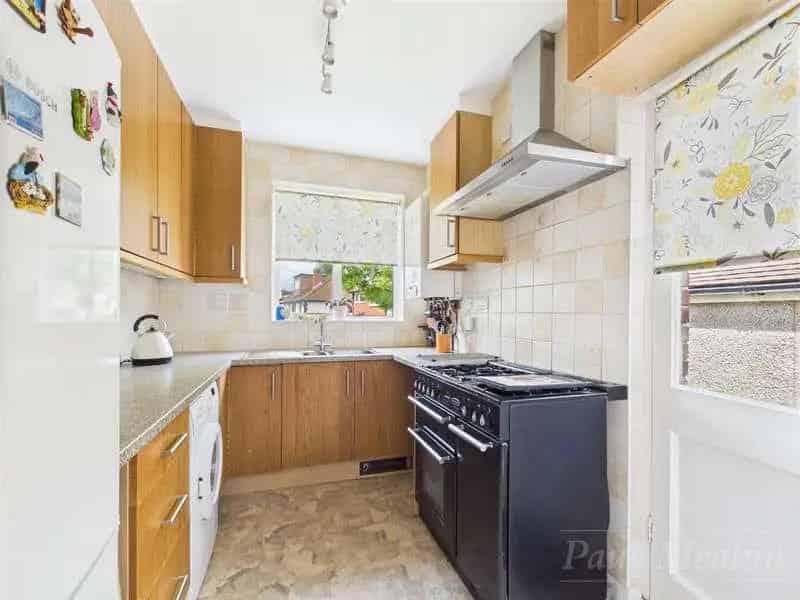 3 Bed House for Sale South Croydon Chain Free Family Home Garage Parking