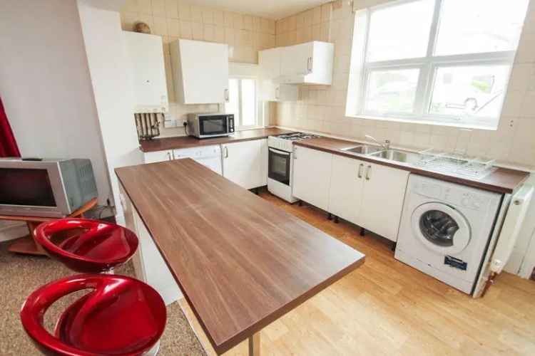 6 Bedroom Detached Student House Winton