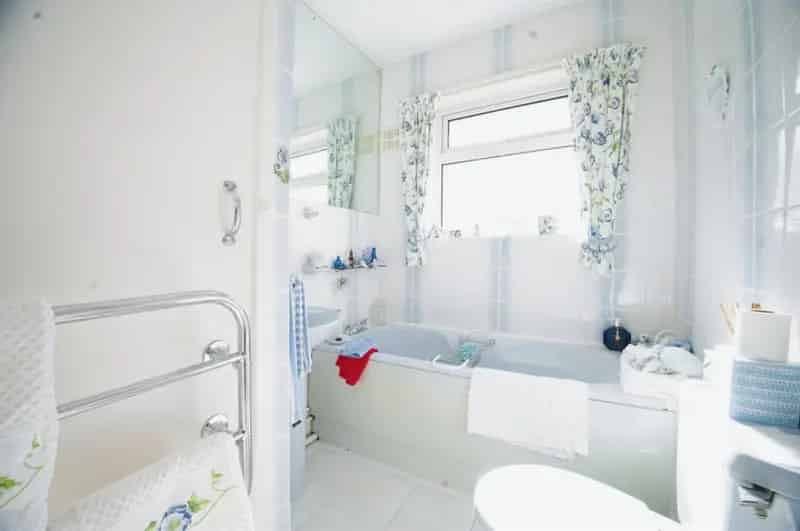 4 Bedroom Detached Bungalow For Sale