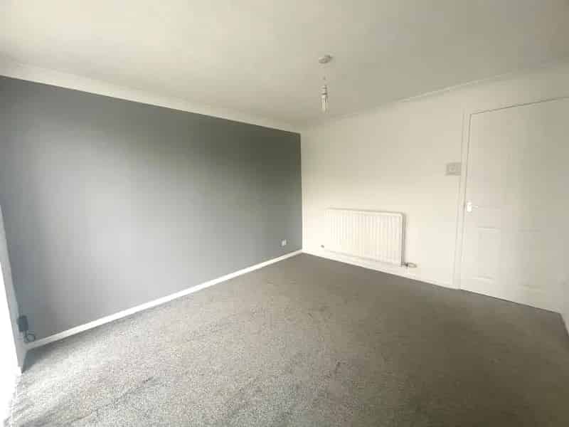 4 Bed Family Home with Garden and Off-Road Parking