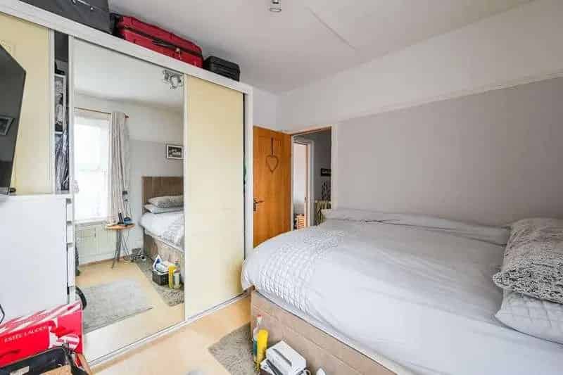 2 bed flat for sale