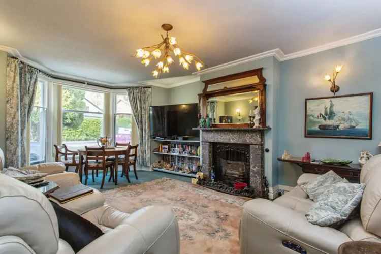 7 Bedroom Detached House with 5 Apartments For Sale