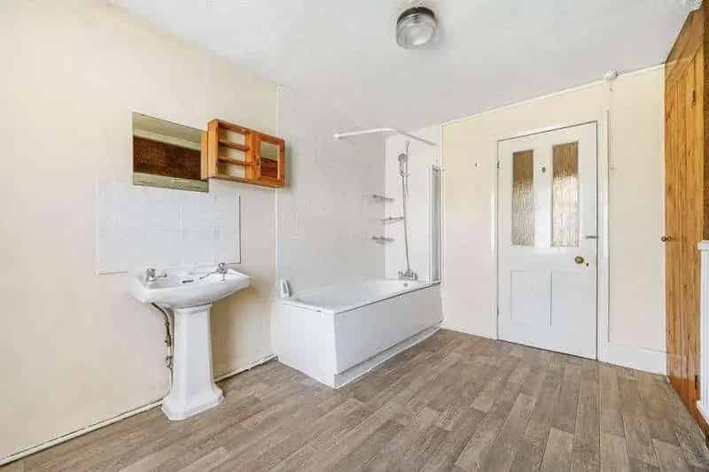 2 Bed Victorian Terrace House Near West Ealing Station