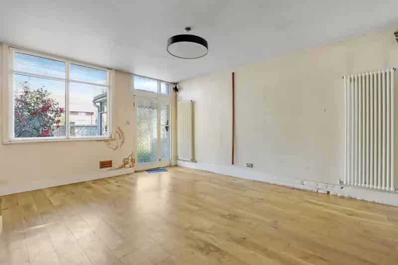 3 Bedroom Coach House For Renovation - Chain Free