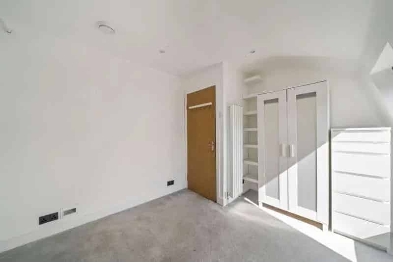 3 Bed Flat for Sale in Camberwell - 822 sq ft