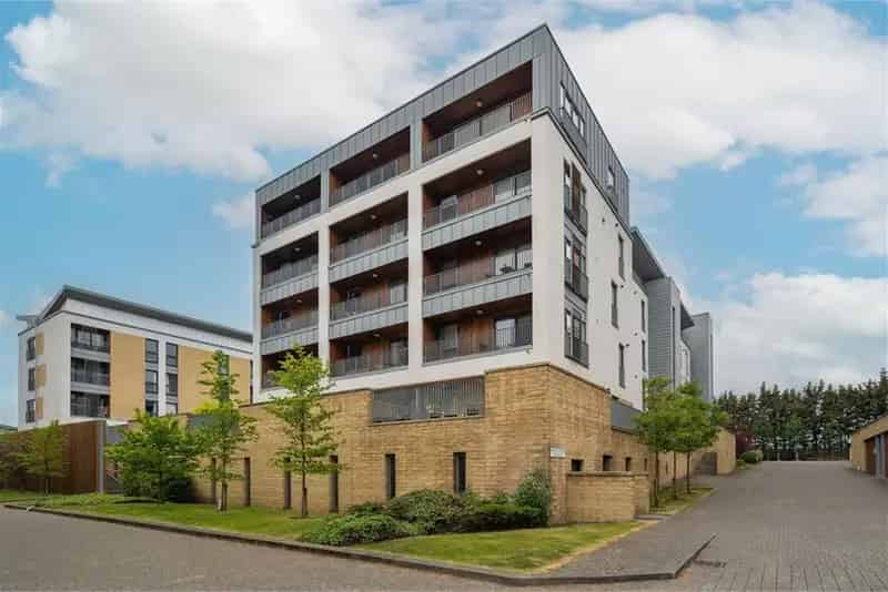 1 Bed Flat Ground Floor Fettes Edinburgh Large Terrace Secure Parking