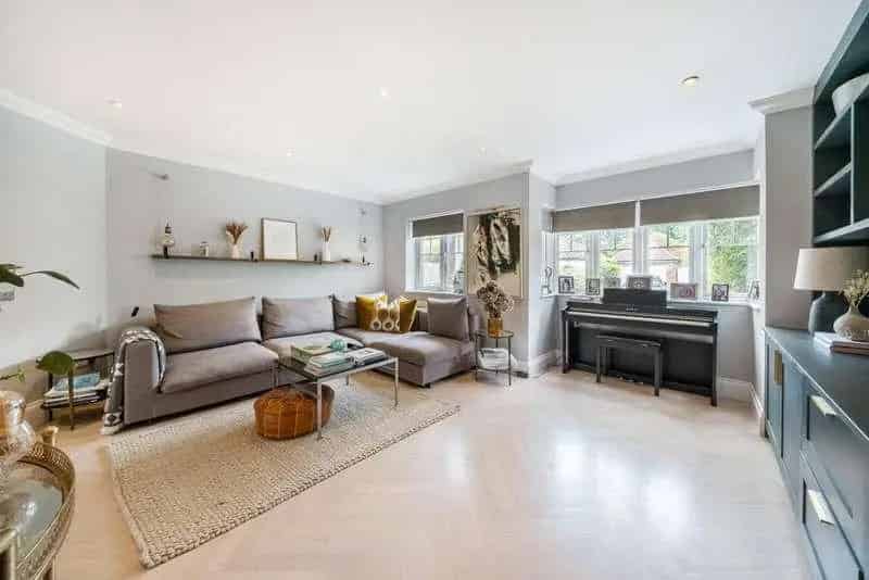 5 Bed House for Sale Near Walton Train Station