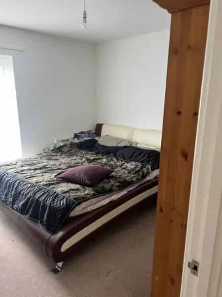 One Bedroom Apartment Brand New Kitchen Sitting Room Separate Shower