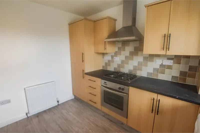3 Bed End Terrace House Near Amenities