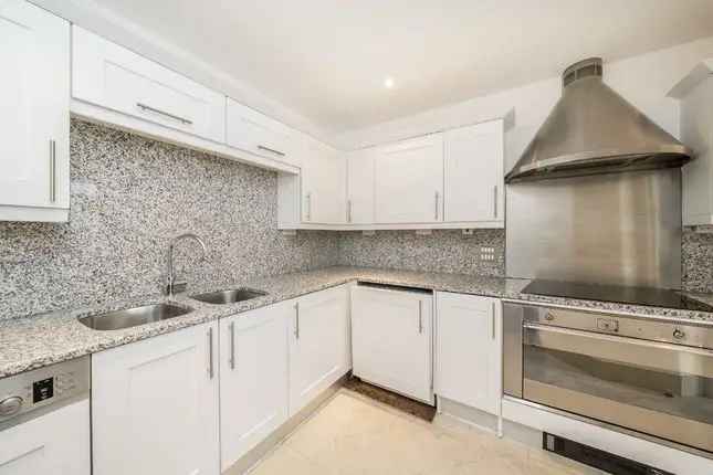 Flat to rent in Belvedere Road, London SE1