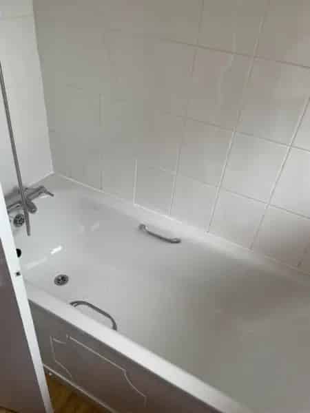 2 Bedroom Flat with Large Rooms and Private Shed
